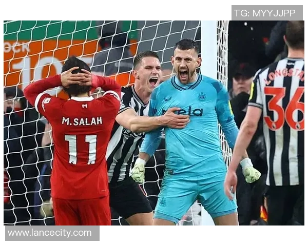 利物浦友谊赛大胜里昂6-2神奇扑救瞬间引发全场欢呼