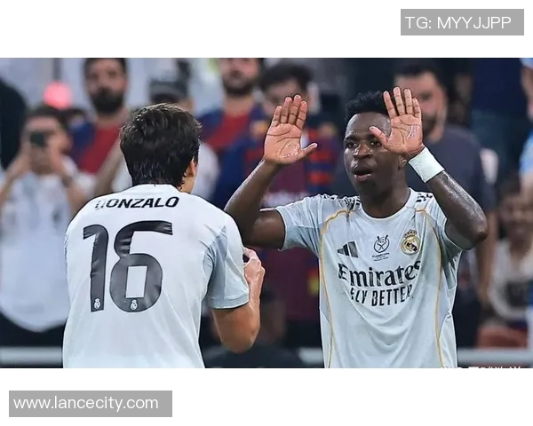 中超激战皇马3-0战胜那不勒斯逆转瞬间点燃全场激情