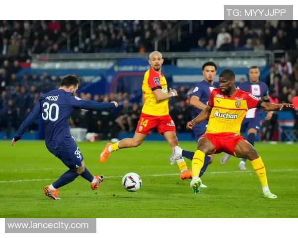 足总杯精彩对决多特蒙德大胜巴黎圣日耳曼帽子戏法点燃全场激情