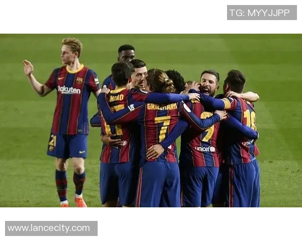 国王杯激战：拜仁与尤文图斯1比1平乌龙球引发争议判罚全场沸腾