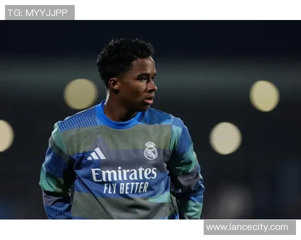 欧联杯精彩对决阿森纳与里昂战成平局逆转瞬间点燃全场激情