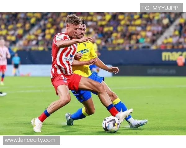 友谊赛精彩对决里昂与马竞战成平局逆转瞬间引发全场欢呼