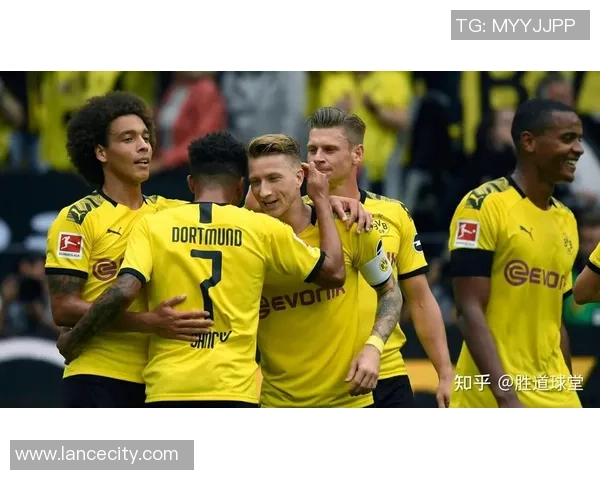 欧冠激战:多特蒙德与那不勒斯互交白卷引发全场惊叹与热议 欧冠激战:多特蒙德与那不勒斯互交白卷引发全场惊叹与热议