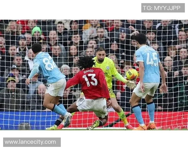 曼城友谊赛大胜曼联四球乌龙球成全场焦点引发热议