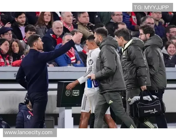 世界杯精彩对决皇马5-0横扫那不勒斯补时绝杀点燃全场激情