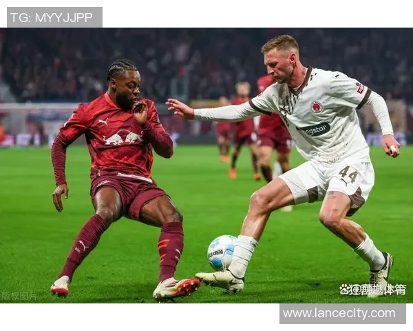 德甲激战本菲卡逆转莱比锡争议判罚引发全场热议 德甲激战本菲卡逆转莱比锡争议判罚引发全场热议