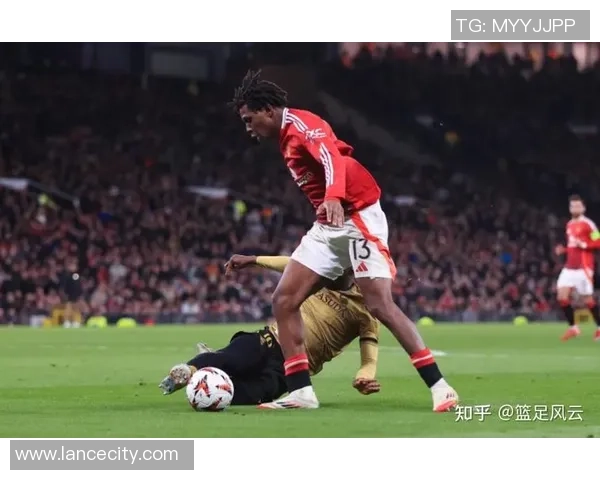 英超焦点战阿森纳与巴黎圣日耳曼握手言和转会传闻引发热议 英超焦点战阿森纳与巴黎圣日耳曼握手言和转会传闻引发热议