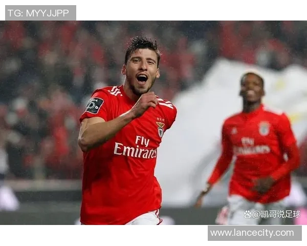 欧联杯精彩对决本菲卡与曼城战平补时进球引发全场狂欢 欧联杯精彩对决本菲卡与曼城战平补时进球引发全场狂欢