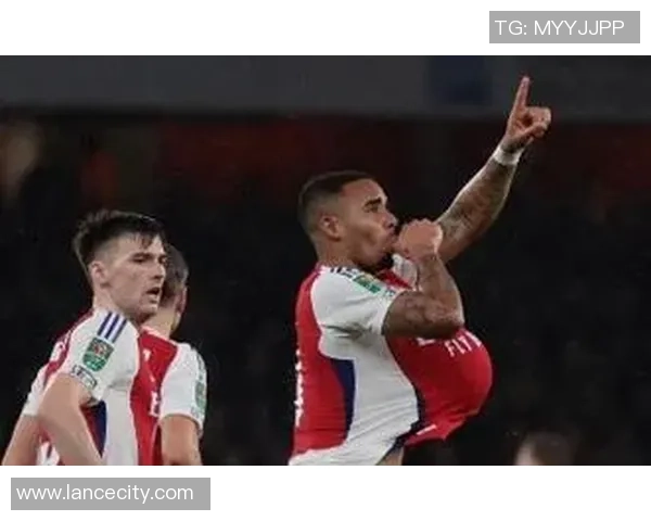 英超精彩对决：里昂逆转利物浦帽子戏法引爆全场激情