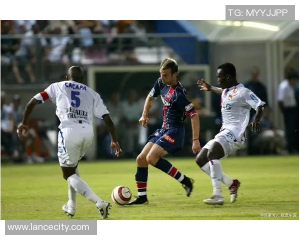 西甲激战:马竞与巴黎圣日耳曼鏖战成平局精彩集锦回顾 西甲激战:马竞与巴黎圣日耳曼鏖战成平局精彩集锦回顾